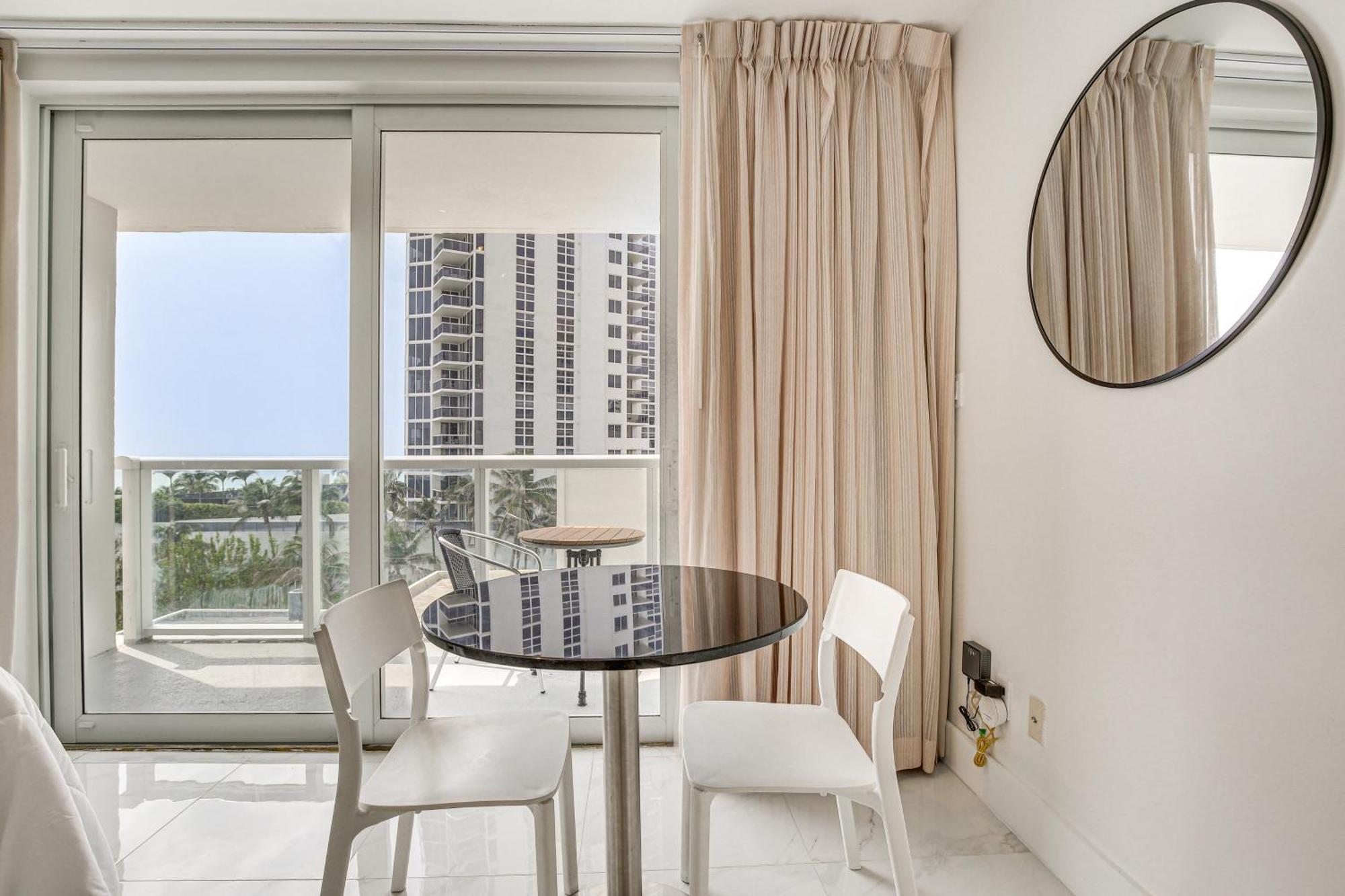 Sunny Isles Beach Resort Studio With Ocean Views Bagian luar foto