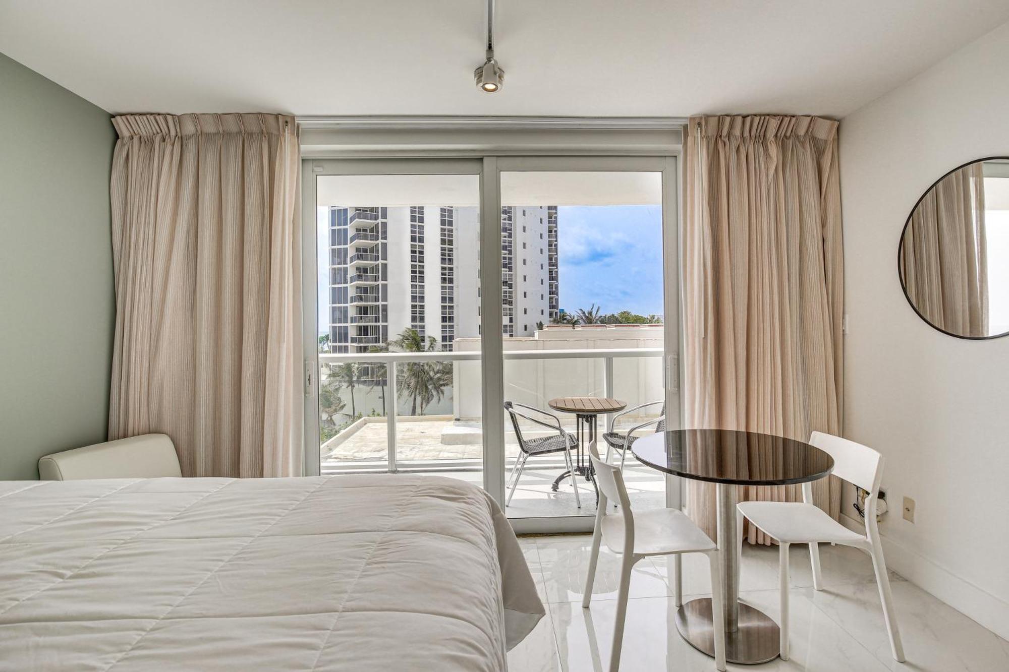 Sunny Isles Beach Resort Studio With Ocean Views Bagian luar foto