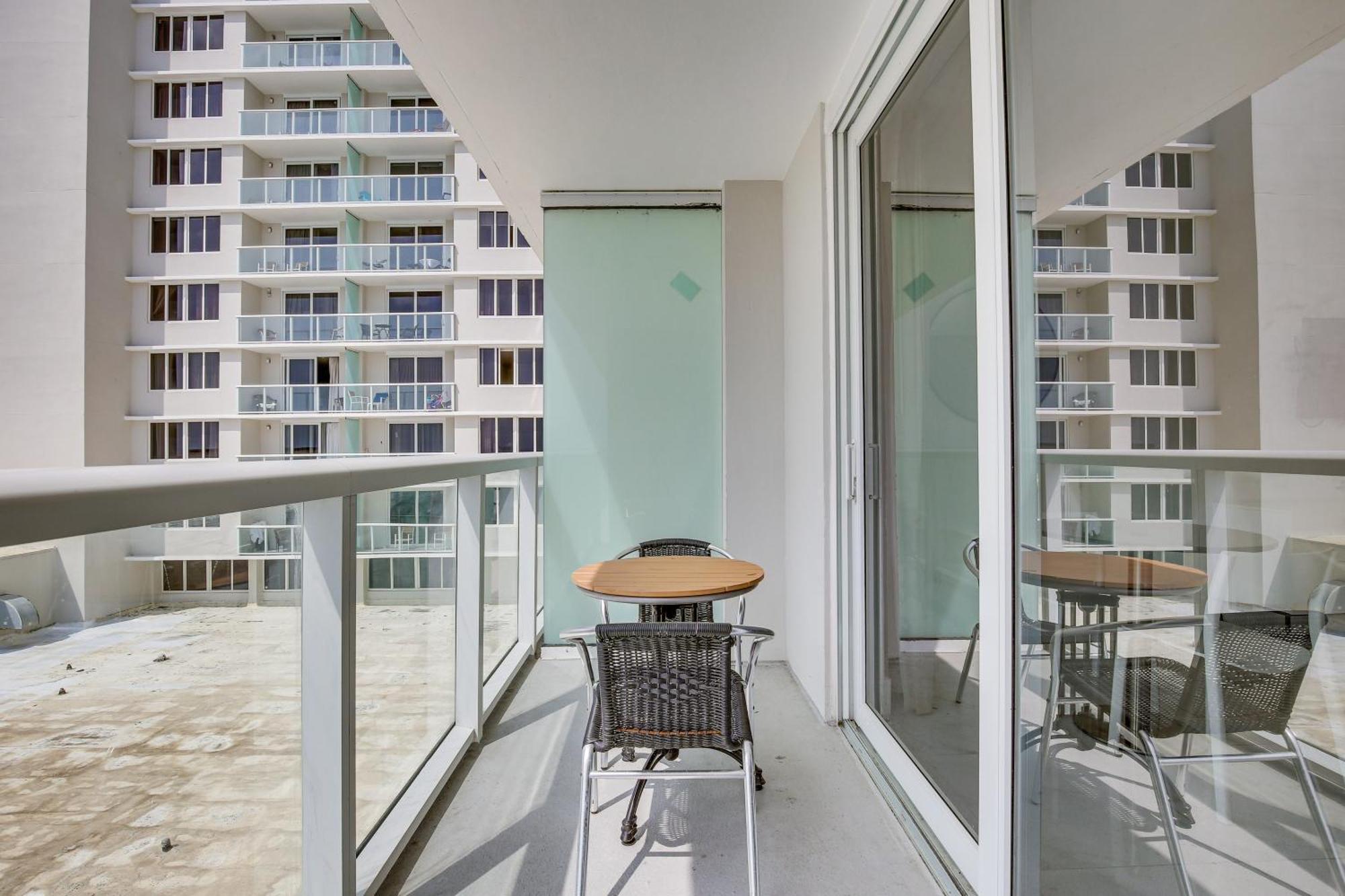 Sunny Isles Beach Resort Studio With Ocean Views Bagian luar foto